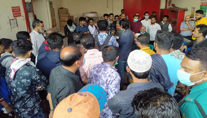 ষোলশহর গার্মেন্টসে আগুন