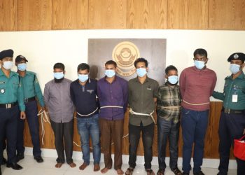 মাইক্রোবাসের যাত্রী-চালক সেজে ডাকাতি: গ্রেফতার ৬