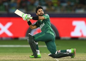 বাবর-শাহিনকে ছাপিয়ে পাকিস্তানের বর্ষসেরা রিজওয়ান