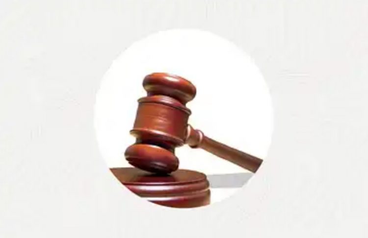 ক্লার্কের স্ত্রীর সাত বছর কারাদণ্ড