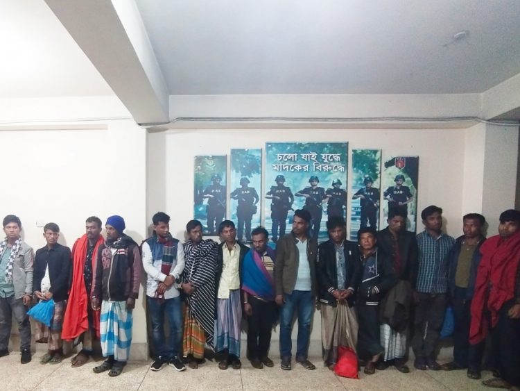 কুখ্যাত জলদস্যু কবীর বাহিনীর প্রধানসহ গ্রেফতার ১৫