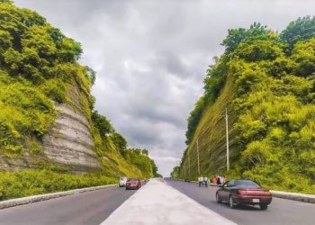 বেপরোয়া কা‌রের ধাক্কায় প্রাণ গেল পথচা‌রীর