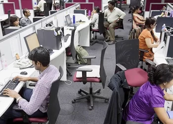 অর্ধেক লোক নিয়ে চলবে অফিস