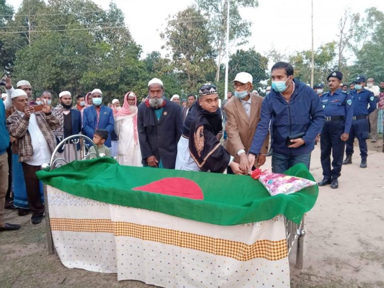 মুক্তিযোদ্ধা নিয়ামত আলীকে রাষ্ট্রীয় মর্যাদায় দাফন