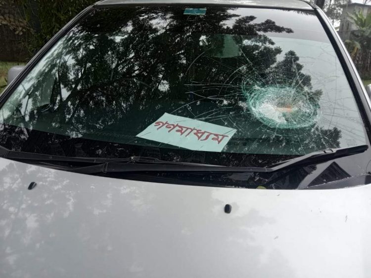 বোয়ালখালীতে আহলা করলেডঙ্গা ইউপিতে গাড়ি ভাঙচুর, সংবাদকর্মী আহত