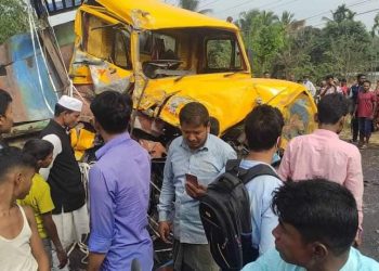 কক্সবাজারে বাস-ট্রাক সংঘর্ষে একজন নিহত, আহত ২০