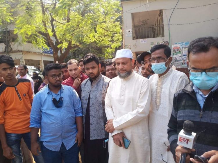 বাঁশখালীতে স্বতন্ত্র প্রার্থী কামরুল ইসলাম হোসাইনীর ভোট বর্জন