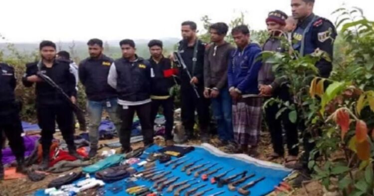 উখিয়ায় পাহাড় থেকে প্রচুর অস্ত্রসহ আরসার তিন সদস্য আটক