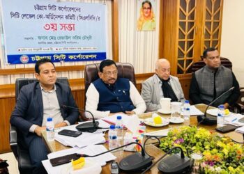 অবৈধভাবে ফুটপাথ দখল চট্টগ্রাম সিটির এখন বড় সমস্যা