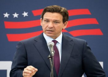 ট্রাম্পকে সমর্থন জানিয়ে সটকে পড়লেন ডিস্যান্টিসও