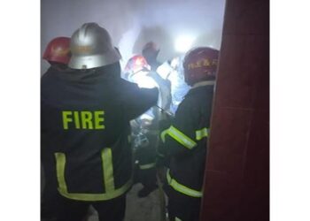 ঢাকার তোপখানা রোডের মেহেরবা প্লাজায় আগুন, তিনজন উদ্ধার