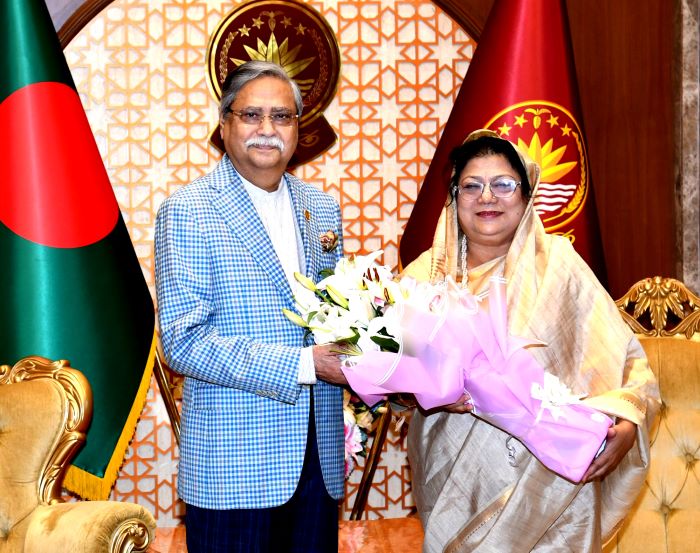 রাষ্ট্রপতির সঙ্গে চবির উপাচার্যের সৌজন্য সাক্ষাৎ