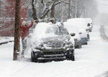 প্রচণ্ড তুষারপাতে যুক্তরাষ্ট্রে মৃত বেড়ে ৮৯