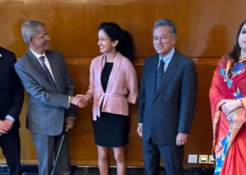 ফখরুলের সাথে যুক্তরাষ্ট্রের উপসহকারী মন্ত্রী আফরিনের রুদ্ধদ্বার বৈঠক