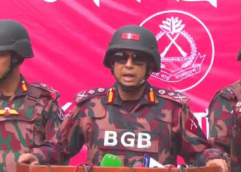 তুমব্রু-ঘুমধুম সীমান্ত এলাকার বাসিন্দাদের নিরাপদ আশ্রয়ে যেতে বললেন বিজিবির ডিজি