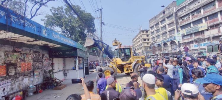 চট্টগ্রাম সিটিতে হকার উচ্ছেদ অভিযান চসিকের