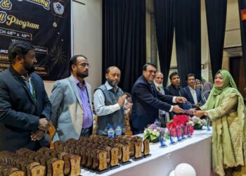 ইআইইউসি বিজনেস ক্লাবের পুরস্কার বিতরণ ও বিদায় অনুষ্ঠান সম্পন্ন