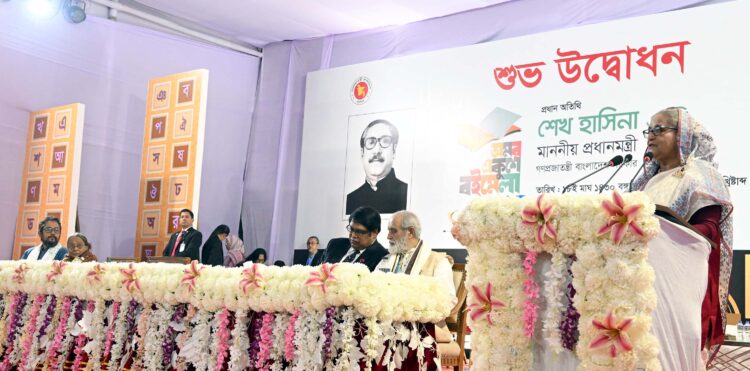 বাংলা একাডেমিতে মাসব্যাপী অমর একুশের বইমেলা উদ্বোধন