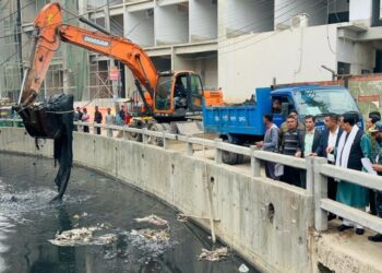 ব্যবসায় প্রতিষ্ঠানের বর্জ্য যত্রতত্র ছড়ালে জরিমানা করবে চসিক