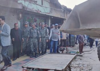 উদ্ধার করা সড়ক পুনর্দখল ঠেকাতে চসিকের অভিযান; হকারদের হামলা