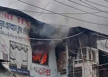 জহুর হকার্স মার্কেটে আগুনে পুড়ল প্রায় দুই কোটি টাকার কাপড়