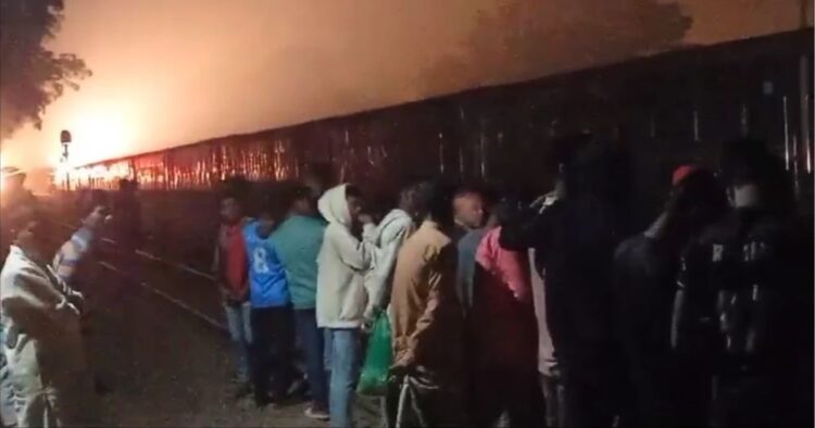 কর্ণফুলী এক্সপ্রেসের সাথে দাঁড়িয়ে থাকা ইঞ্জিনের সংঘর্ষে আহত