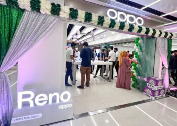 বসুন্ধরা সিটি শপিং মলে অপোর বিশ্ব মানের এক্সক্লুসিভ শোরুম উদ্বোধন