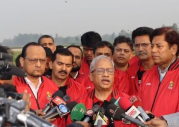 ইউসিবির তামাকের বদলে গম চাষের প্রকল্প পরিদর্শনে বাংলাদেশ ব্যাংকের ডেপুট গভর্নর