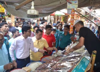 রমজান মাসকে সামনে রেখে চট্টগ্রাম জেলা প্রশাসনের বাজার মনিটরিং শুরু