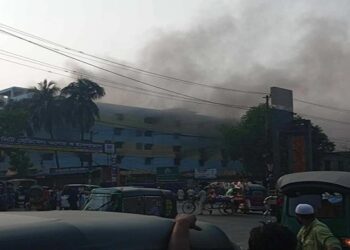 বায়েজিদ বোস্তামীতে জুতার কারখানায় অগ্নিকাণ্ড, নিয়ন্ত্রণে ছয় ইউনিট