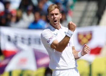 টেস্ট ক্রিকেটে ৭০০ উইকেট ক্লাবে প্রথম পেসার এন্ডারসন