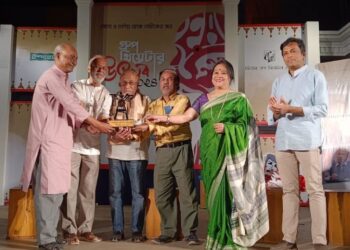 শান্তনু বিশ্বাস স্মৃতি নাট্য-পদক পেলেন নাট্যজন রবিউল আলম