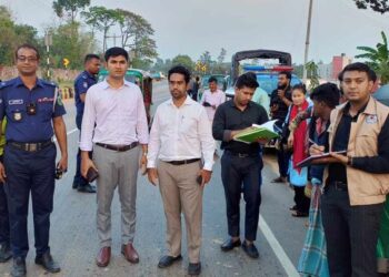 রাউজান ও পটিয়া ক্রসিংয়ে বিআরটিএর অভিযান, জরিমানা ও গাড়ি জব্দ