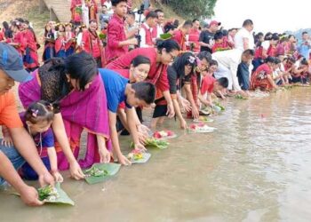 ধর্ম/কাপ্তাই হ্রদে ফুল ভাসিয়ে রাঙ্গামাটিতে বৈসাবী উৎসবের সূচনা