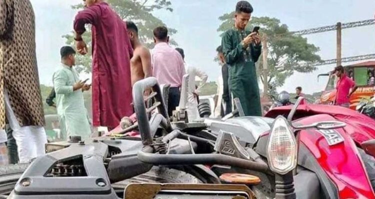 পটিয়ায় বাসচাপায় প্রাণ গেল মোটরসাইকেলের দুই আরোহীর