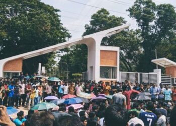 চুয়েট বন্ধ ঘোষণা, শিক্ষার্থীদের হল ছাড়ার নির্দেশ