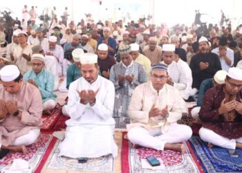 চট্টগ্রাম জেলা প্রশাসনের ব্যবস্থাপনায় জিমনেসিয়াম মাঠে ঈদের জামাত অনুষ্ঠিত