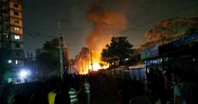 হালিশহরে আগুনে পুড়ল ৪০টি টিনশেড ঘর