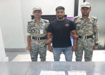 শাহ আমানত বিমানবন্দরে ৯০ হাজার দিরহামসহ যাত্রী ধরা