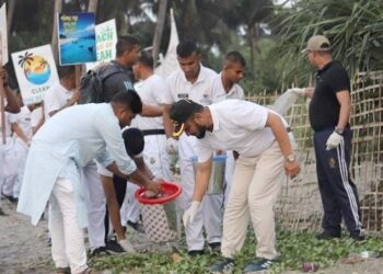 সেন্টমার্টিনে মেডিকেল ক্যাম্পেইন ও পরিস্কার-পরিচ্ছন্নতা অভিযানে নৌবাহিনীর জাহাজ ‘সমুদ্র জয়’
