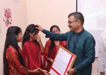 ‘ঝরা পাতা’য় স্বজনহারা শিশুদের সাথে সিএমপির কমিশনারের ঈদ শুভেচ্ছা বিনিময়