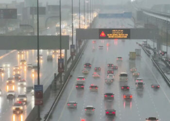 সংযুক্ত আরব আমিরাতে ভারী বৃষ্টিপাত, বন্যায় ওমানে মৃত বেড়ে ১৮