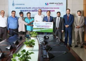 সাউথইস্ট ব্যাংকের সিএসআর ফান্ডের অনুদানের চেক পেলেন ঘাসফুলের উপকারভোগী ৫০ কৃষক