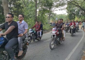 মাটিরাঙ্গায় চেয়ারম্যান প্রার্থী রফিকের আনারস প্রতীকের সমর্থনে যুবলীগের মোটর সাইকেল শোভাযাত্রা