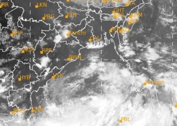বঙ্গোপসাগরে সৃষ্ট নিম্নচাপটি শনিবার সকালে ঘূর্ণিঝড়ে রূপ নিতে পারে