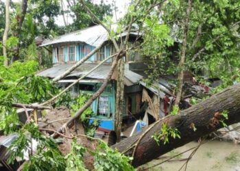 ঘূর্ণিঝড় রেমালের ছোবলে দশ জনের মৃত্যু