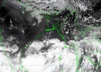 সাতক্ষীরা উপকূলে আঘাত হানতে শুরু করেছে ঘূর্ণিঝড় ‘রেমাল’