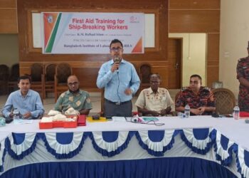 জাহাজভাঙা শ্রমিকদের প্রাথমিক চিকিৎসা প্রশিক্ষণ খুবই গুরুত্বপূর্ণ