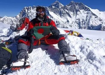 এবার এভারেস্টকে বশীভূত করলেন চট্টগ্রামের বাবর