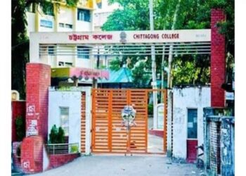 চট্টগ্রাম কলেজের বন্ধ হোস্টেলে ছাত্রলীগের বসতি, অভিযান; রড ও লাঠি উদ্ধার